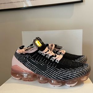 Sz 8.5 Nike air vapormax flyknit men